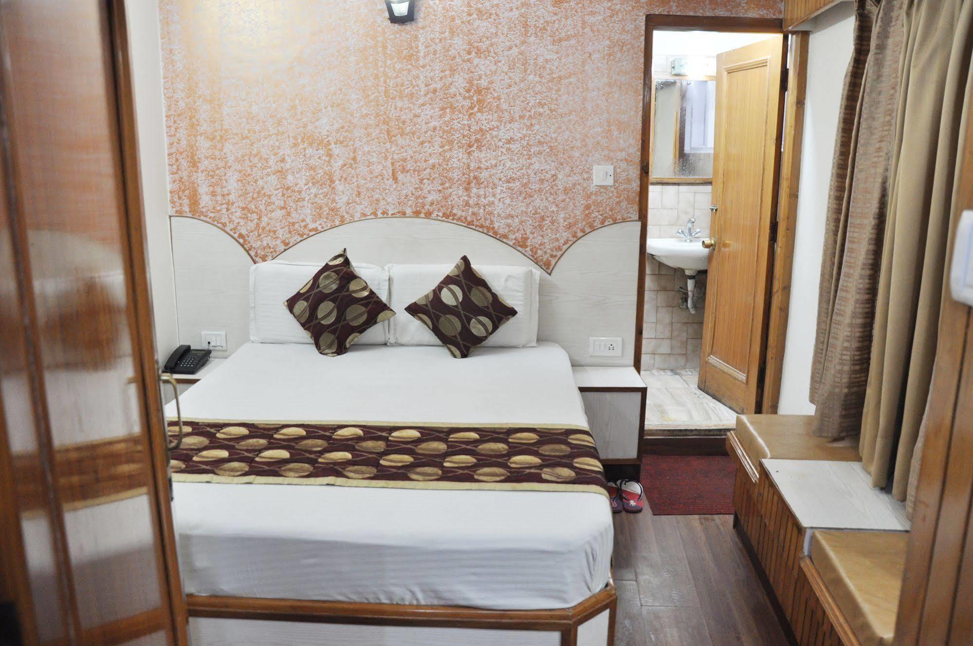 Hotel Sidharath Simlá Kültér fotó