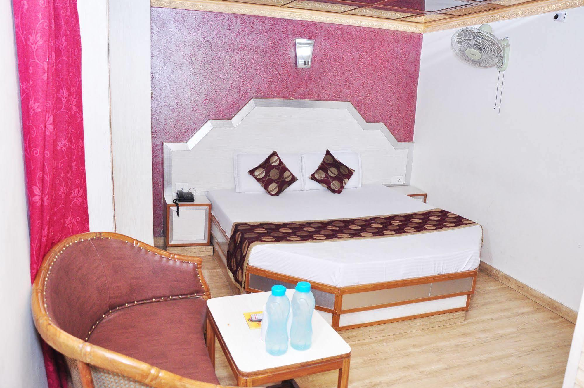 Hotel Sidharath Simlá Kültér fotó