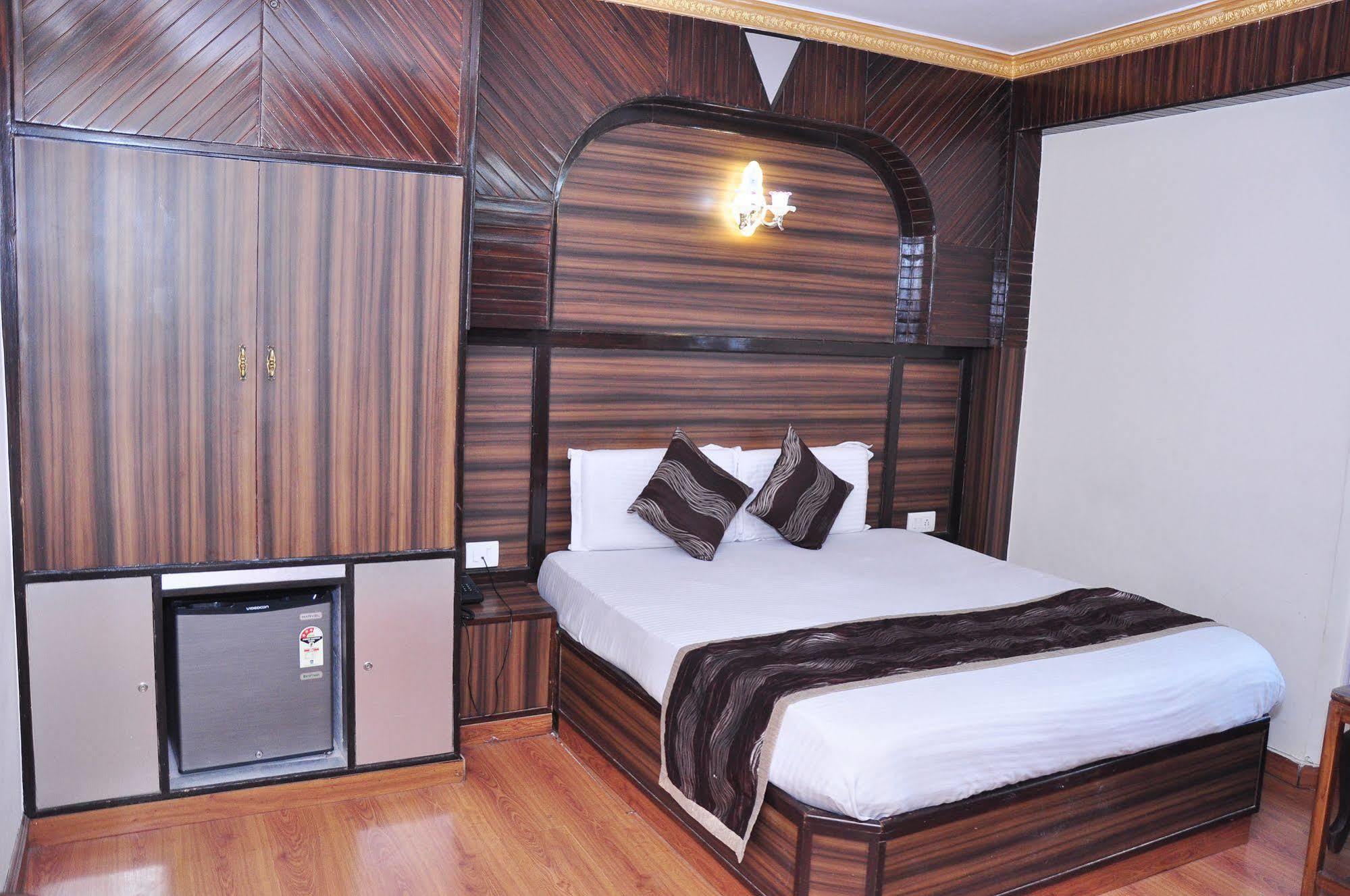 Hotel Sidharath Simlá Kültér fotó